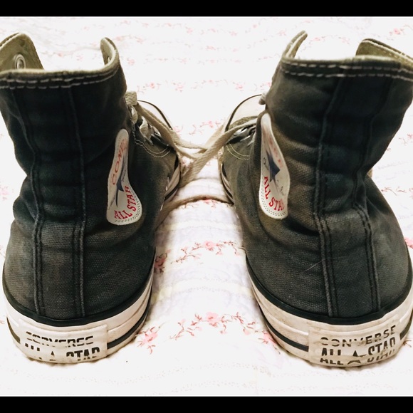 Sz 7 Women's Hi-Top Converse Shoes - Picture 5 of 6